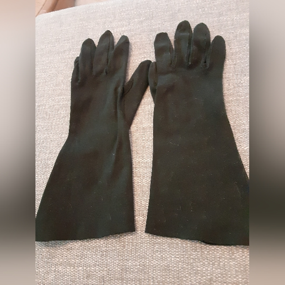 VINTAGE BLACK GLOVES